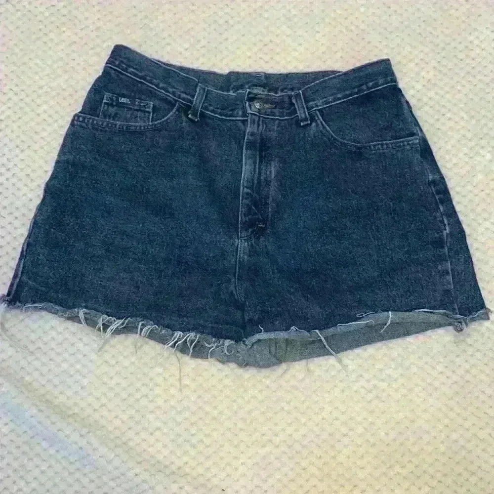 Lee dark wash high waisted short sz 32 summer cutoffs frayed casual 90s vintage